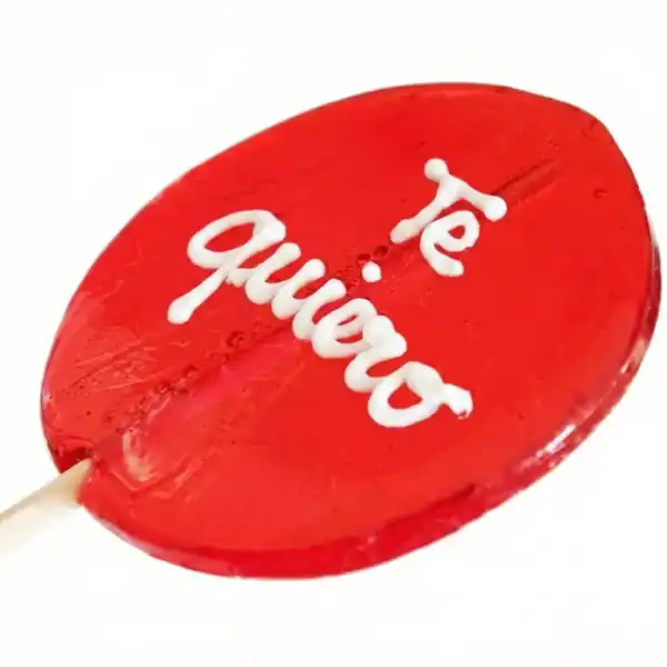 Lollipop rojo con texto blanco 'Te quiero' escrito en él.